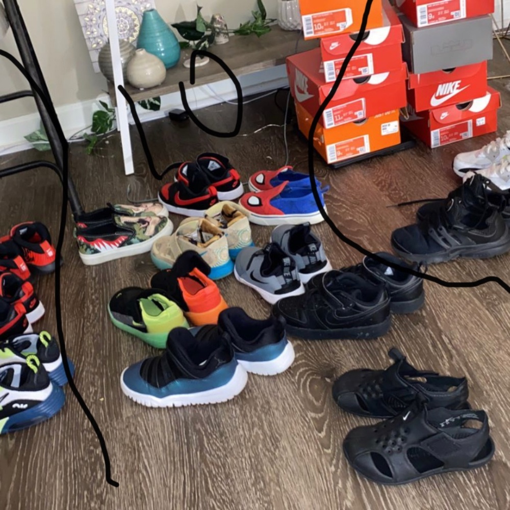 Nike boy shoe lot size 9/10/11